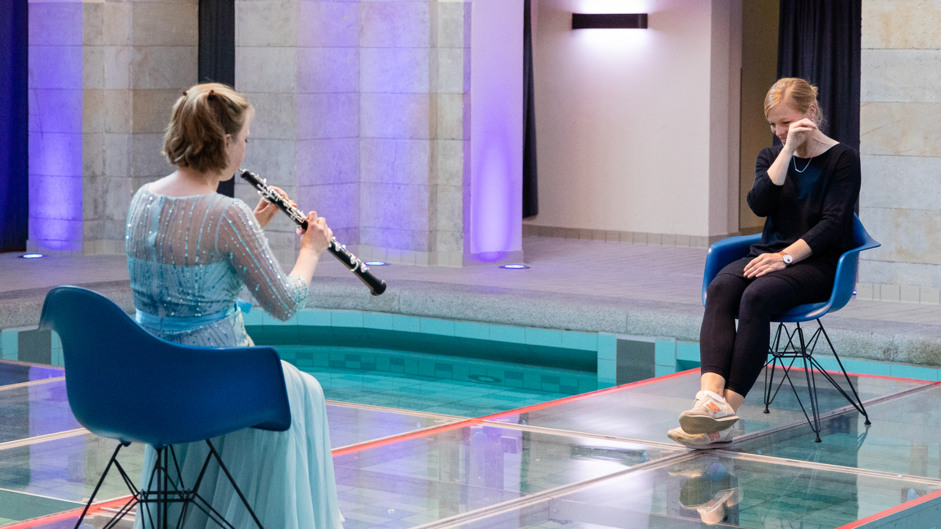 Oboistin Viola Wilmsen (DSO Berlin) im Hotel Oderberger 2020, Berlin