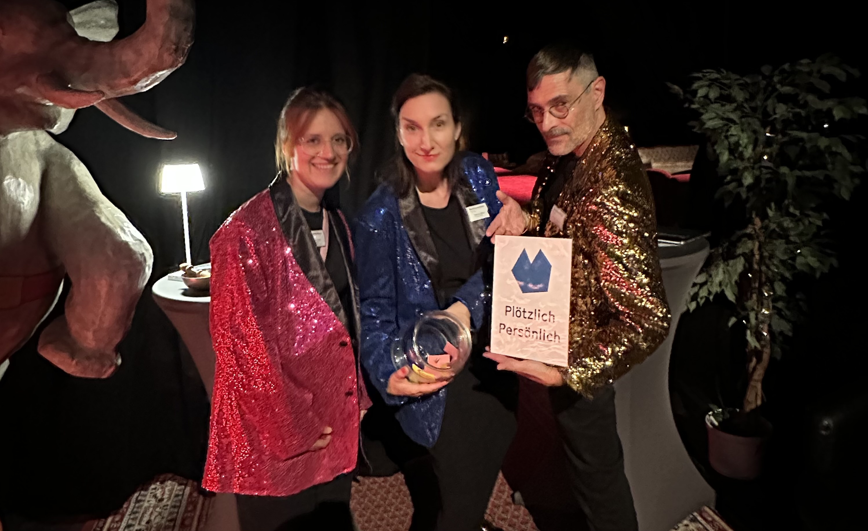 Darf es heute plötzlich persönlich sein? Das Los entschied am Testlauf beim Konzert von Danae Dörken & Pascal Schumacher, Glass for Two, am 17. September 2025 im Pantheon Theater in Bonn.